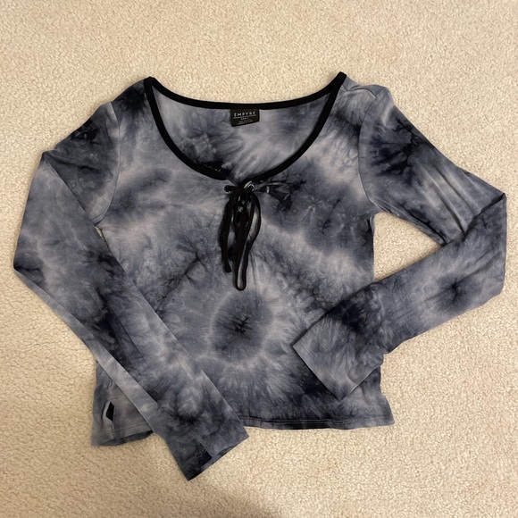 Tye-dye Grunge Scoop Neck Long Sleeve Lace Up Crop Top - Picture 2 of 3